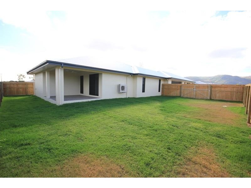 6 Wakeboard Circuit, Kelso QLD 4815
