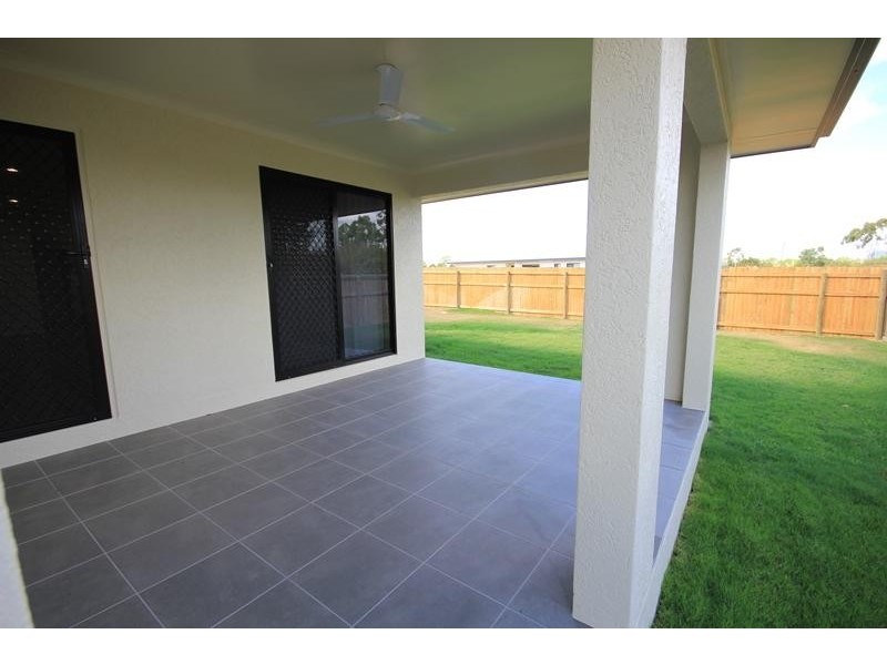 6 Wakeboard Circuit, Kelso QLD 4815