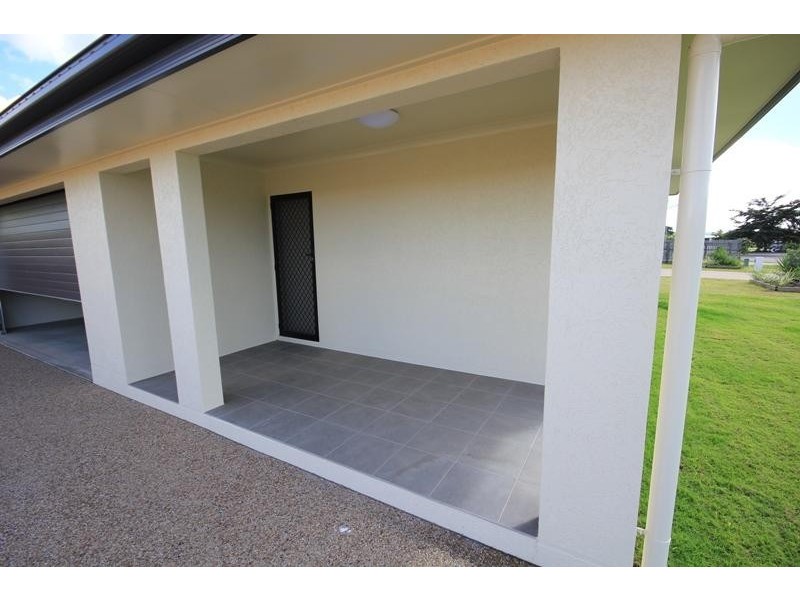 6 Wakeboard Circuit, Kelso QLD 4815