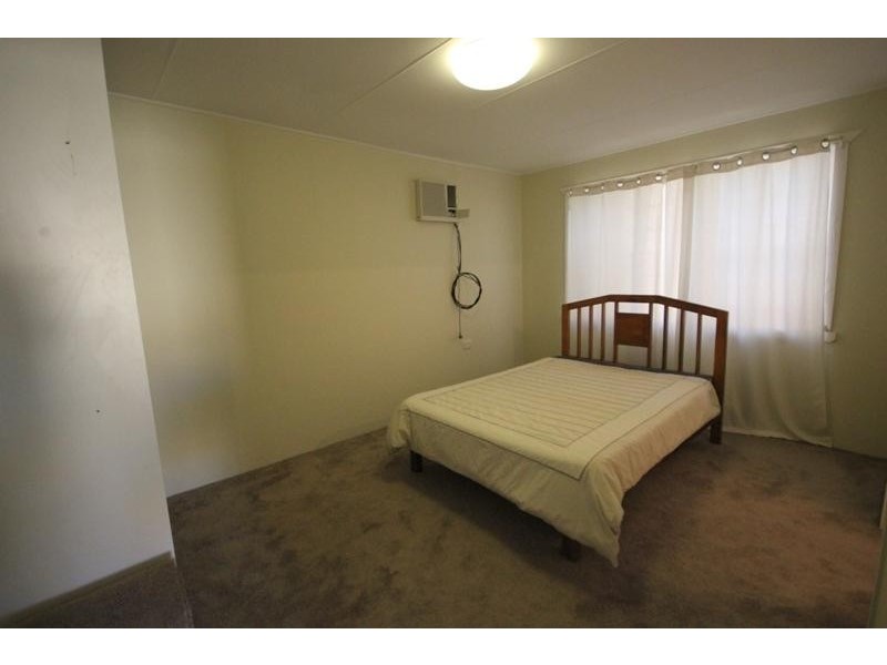 2/23 Gilbert Crescent, North Ward QLD 4810