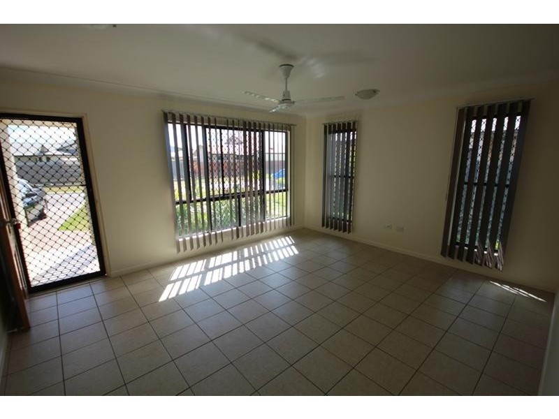 27 Fitzgerald  Crescent, Kirwan QLD 4817