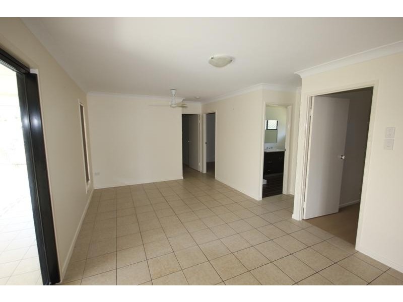 27 Fitzgerald  Crescent, Kirwan QLD 4817