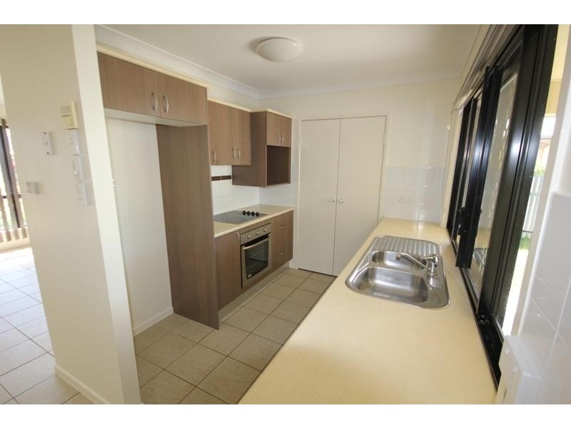 27 Fitzgerald  Crescent, Kirwan QLD 4817