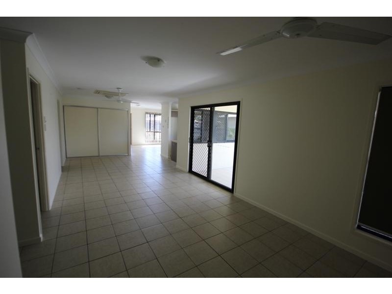 27 Fitzgerald  Crescent, Kirwan QLD 4817