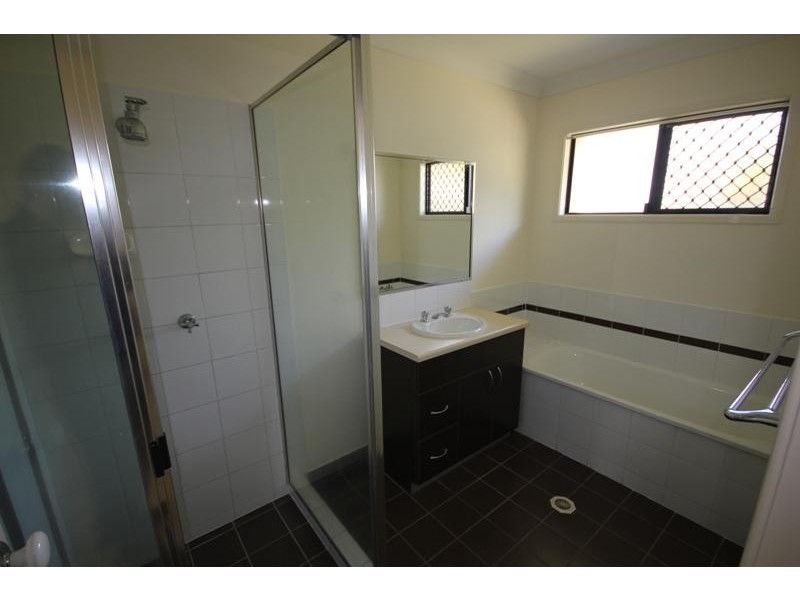27 Fitzgerald  Crescent, Kirwan QLD 4817