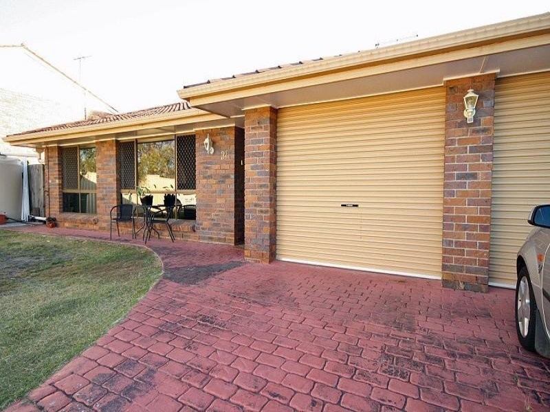 31 Cowra Street TANAH MERAH 4128, Tanah Merah QLD 4128