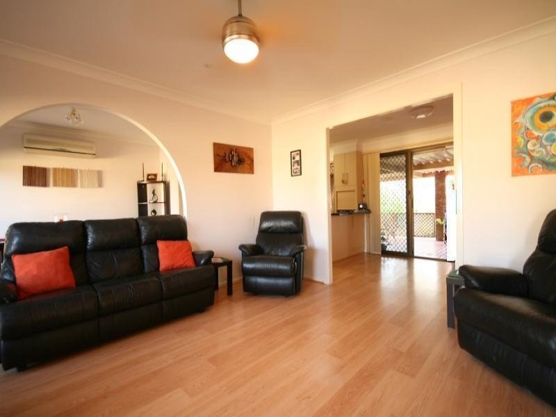 31 Cowra Street TANAH MERAH 4128, Tanah Merah QLD 4128