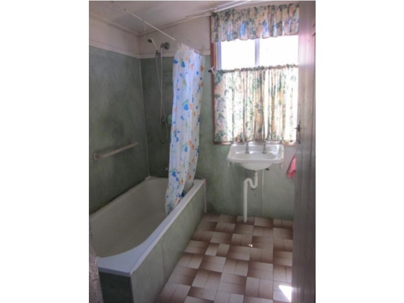 80 Powell Street, Bowen QLD 4805