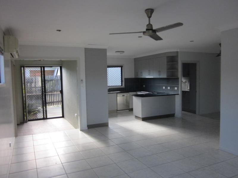 4/25 Don Street, Bowen QLD 4805