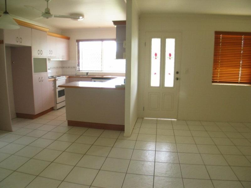 7/30 John  Street, Bowen QLD 4805