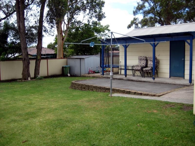 8 Griffith Street, Mannering Park NSW 2259