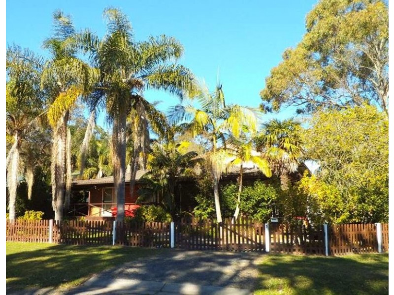 1 Lloyd Avenue CHAIN VALLEY BAY 2259, Chain Valley Bay NSW 2259