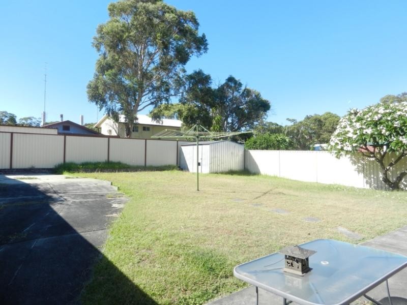 59 Campbell Parade, Mannering Park NSW 2259