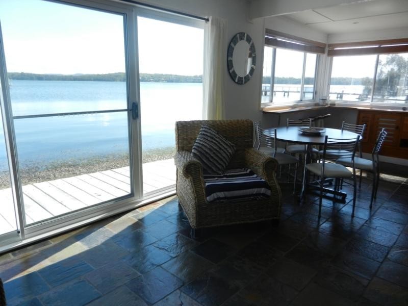 1 The Cut, Mannering Park NSW 2259