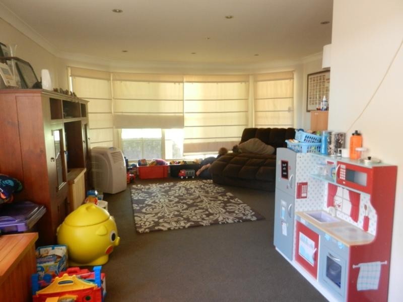 6 Griffith Street, Mannering Park NSW 2259