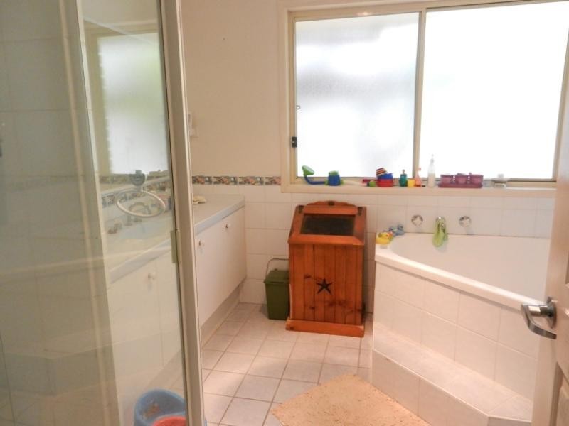 6 Griffith Street, Mannering Park NSW 2259