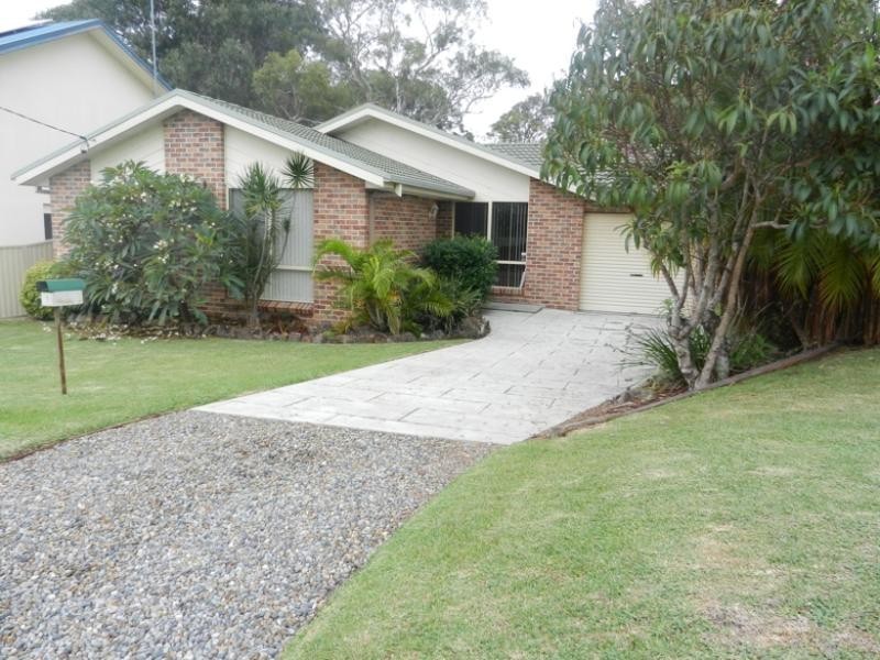 1 Barclay Avenue, Mannering Park NSW 2259