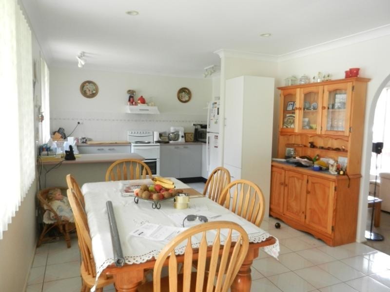 1 Barclay Avenue, Mannering Park NSW 2259