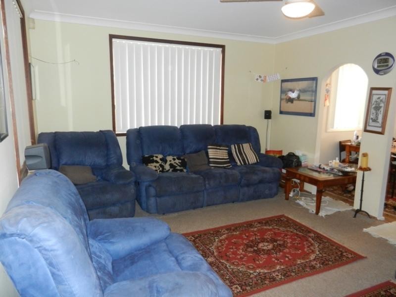 11 Scott Road, Mannering Park NSW 2259