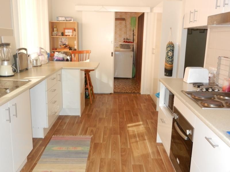 11 Scott Road, Mannering Park NSW 2259