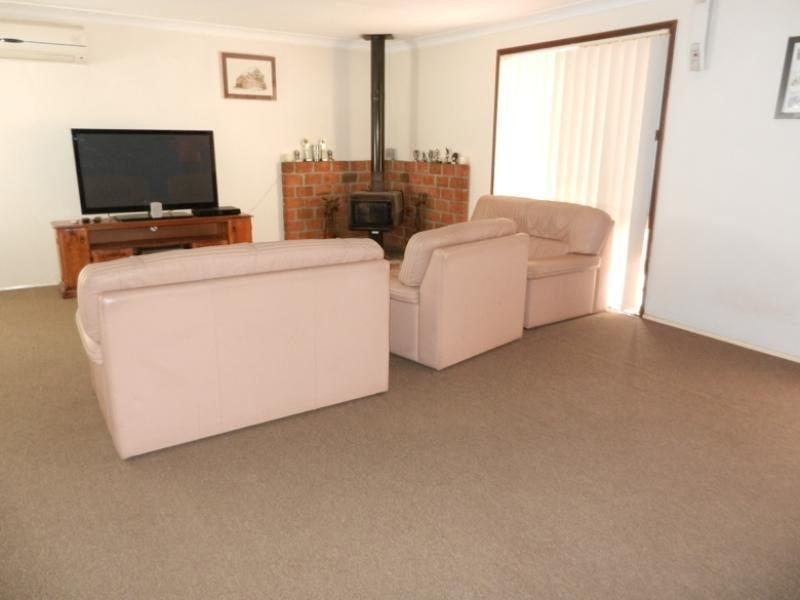 51 Leumeah Avenue CHAIN VALLEY BAY 2259, Chain Valley Bay NSW 2259