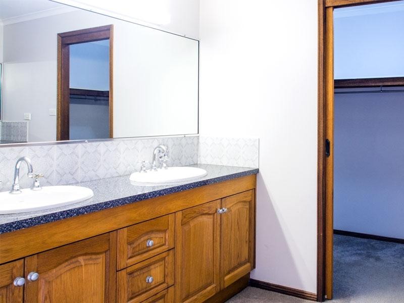 25 Gordon Avenue, Summerland Point NSW 2259