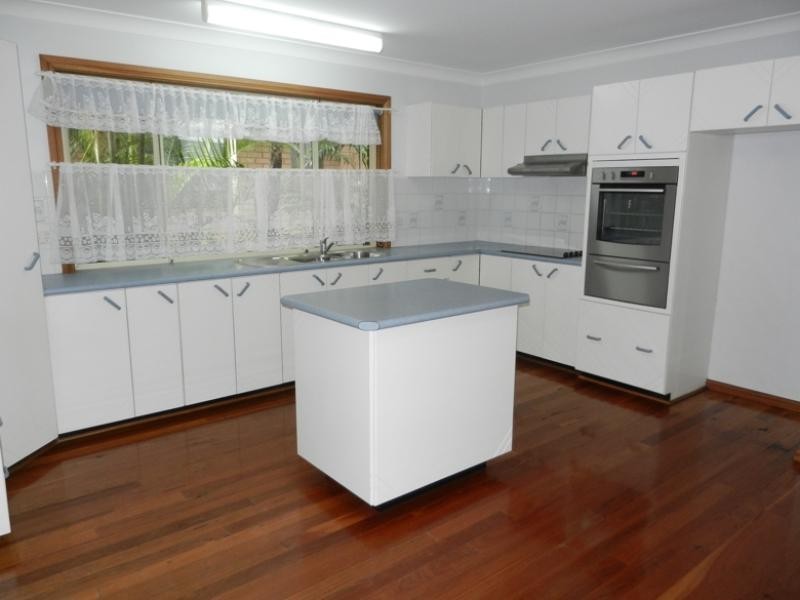 8 Eliot Street, Mannering Park NSW 2259