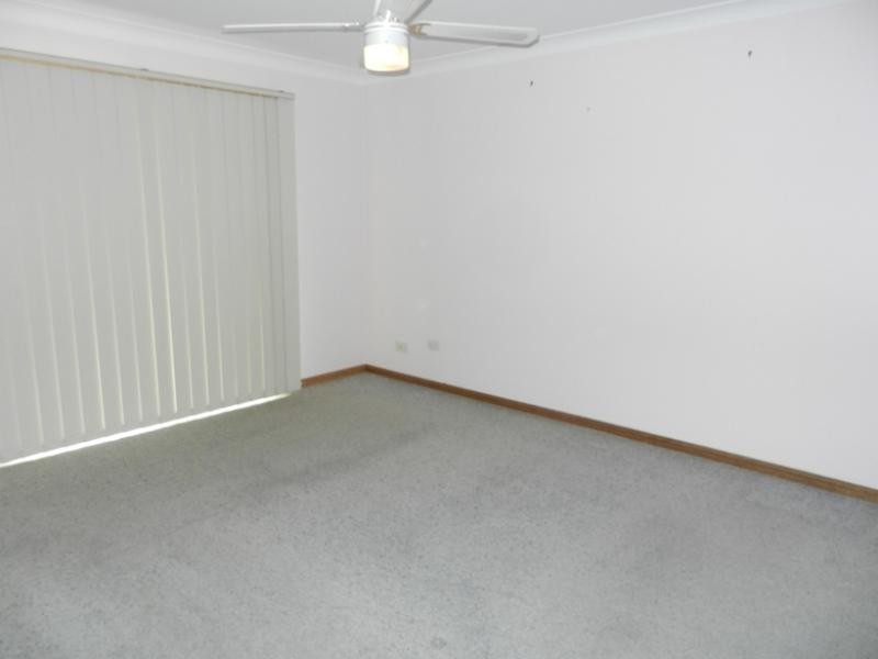 8 Eliot Street, Mannering Park NSW 2259