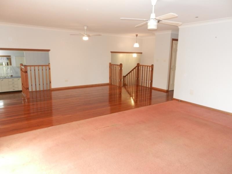 8 Eliot Street, Mannering Park NSW 2259