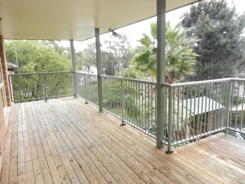 8 Eliot Street, Mannering Park NSW 2259