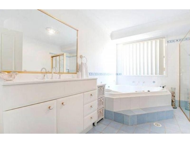 13 Boat Harbour Close, Summerland Point NSW 2259