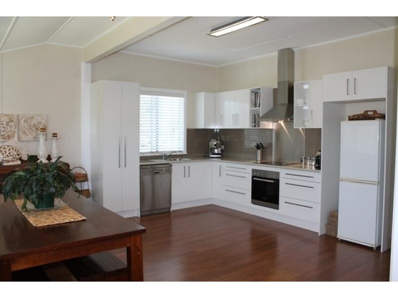 6-8 Barclay Avenue, Mannering Park NSW 2259