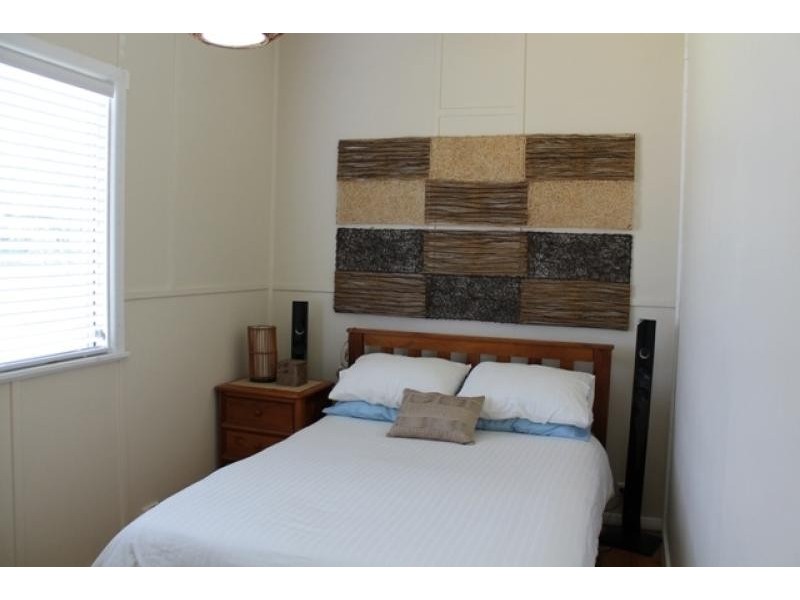 6-8 Barclay Avenue, Mannering Park NSW 2259