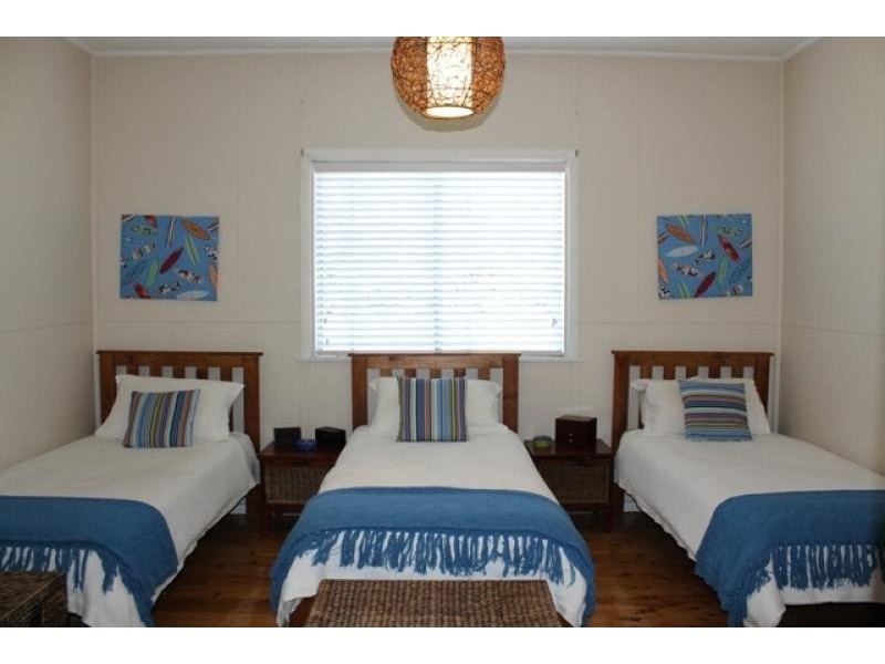 6-8 Barclay Avenue, Mannering Park NSW 2259