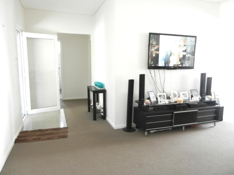 66 Griffith Street, Mannering Park NSW 2259
