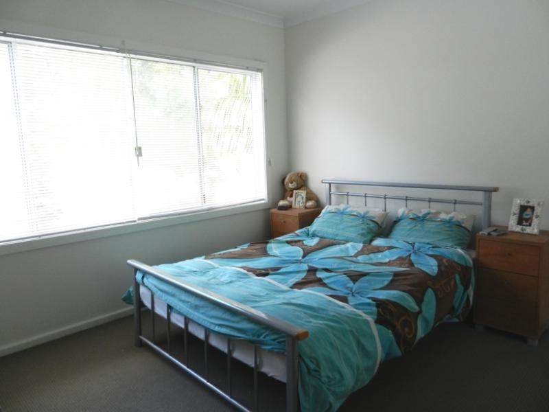 66 Griffith Street, Mannering Park NSW 2259