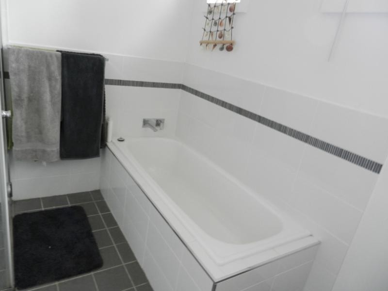 66 Griffith Street, Mannering Park NSW 2259