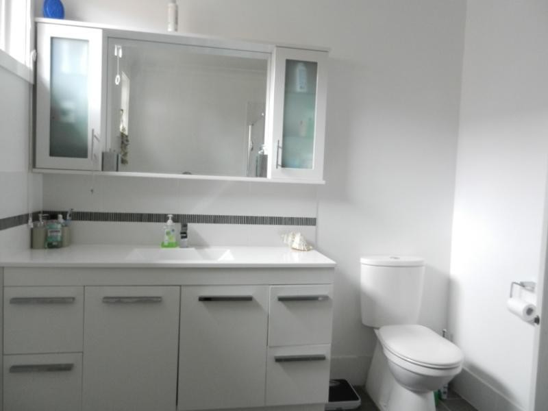 66 Griffith Street, Mannering Park NSW 2259