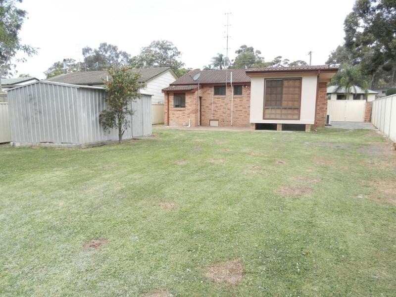8 Catherine Street, Mannering Park NSW 2259
