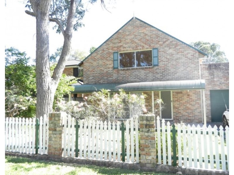 18 Barclay Avenue, Mannering Park NSW 2259