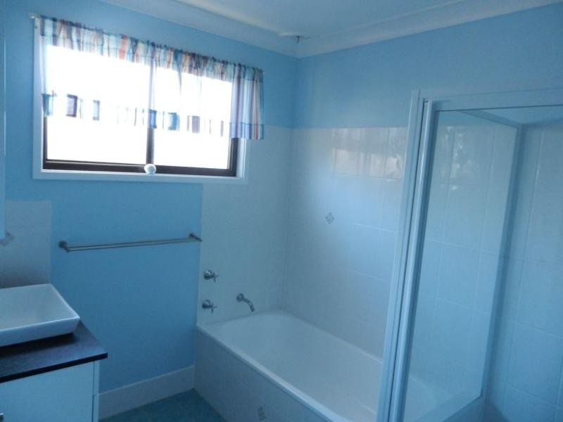 27 Rolfe  Avenue, Kanwal NSW 2259