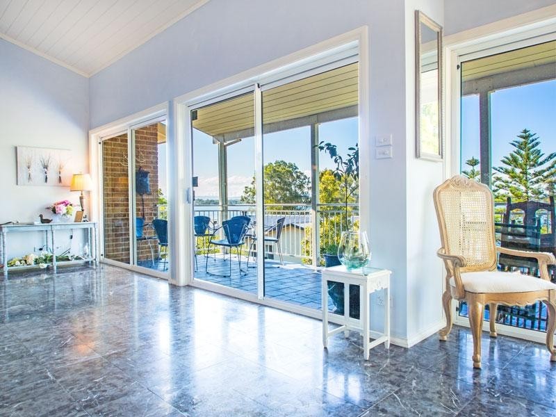 67 Gordon  Avenue, Summerland Point NSW 2259