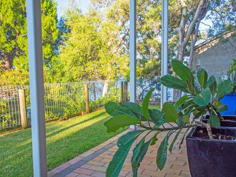 67 Gordon  Avenue, Summerland Point NSW 2259