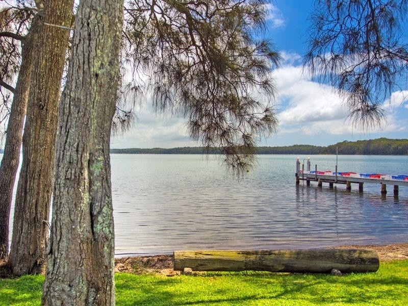 12 Bambury Avenue, Summerland Point NSW 2259