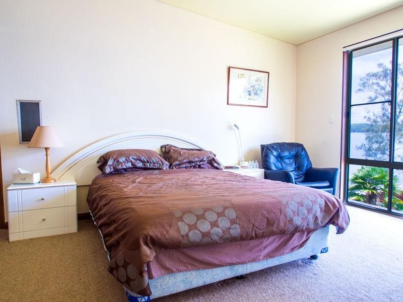 12 Bambury Avenue, Summerland Point NSW 2259