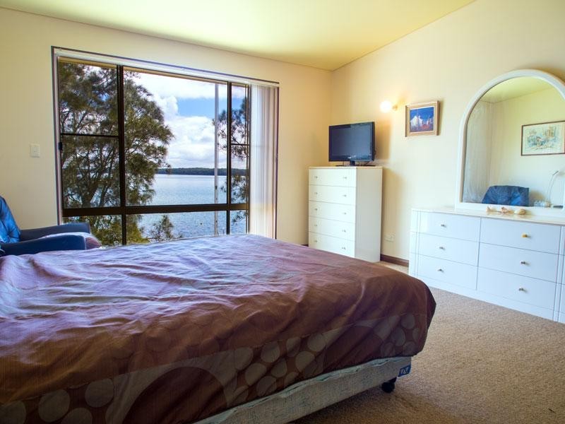 12 Bambury Avenue, Summerland Point NSW 2259