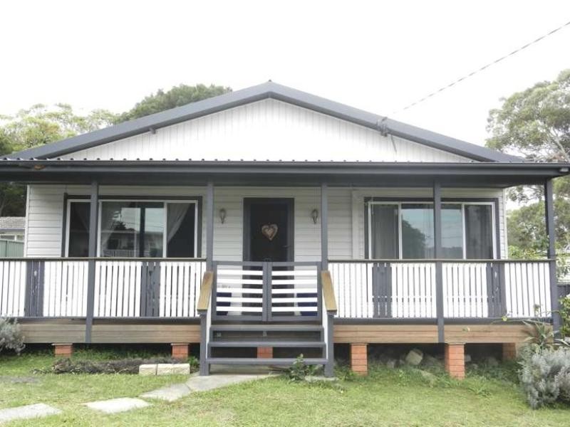 4 Monterey Street, Mannering Park NSW 2259