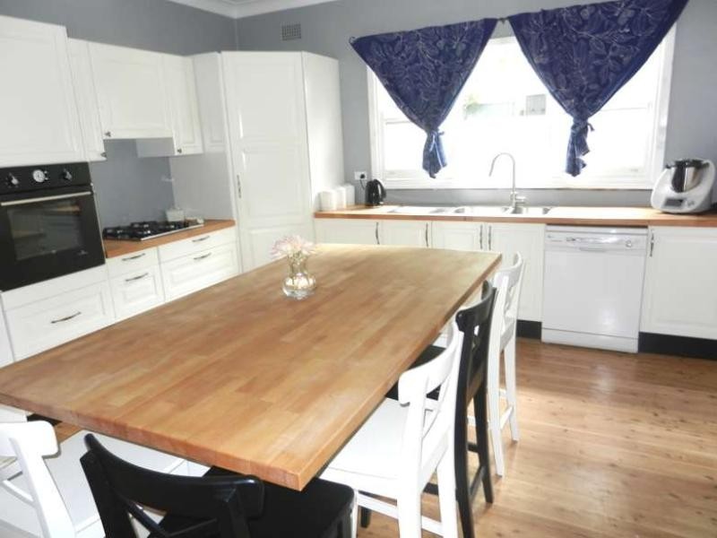 4 Monterey Street, Mannering Park NSW 2259