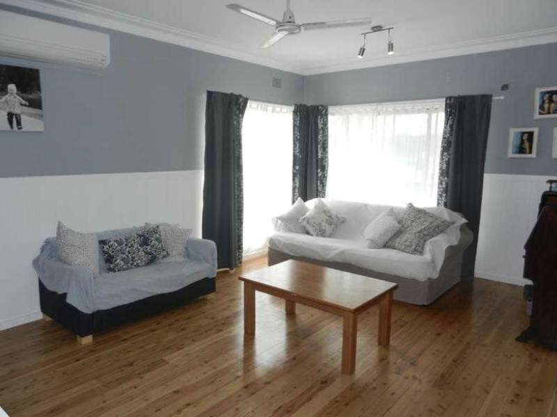 4 Monterey Street, Mannering Park NSW 2259