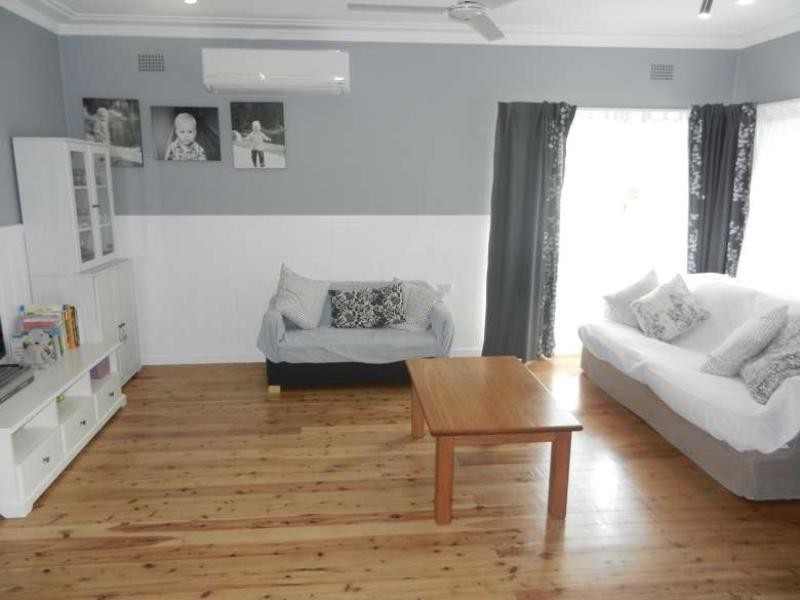 4 Monterey Street, Mannering Park NSW 2259